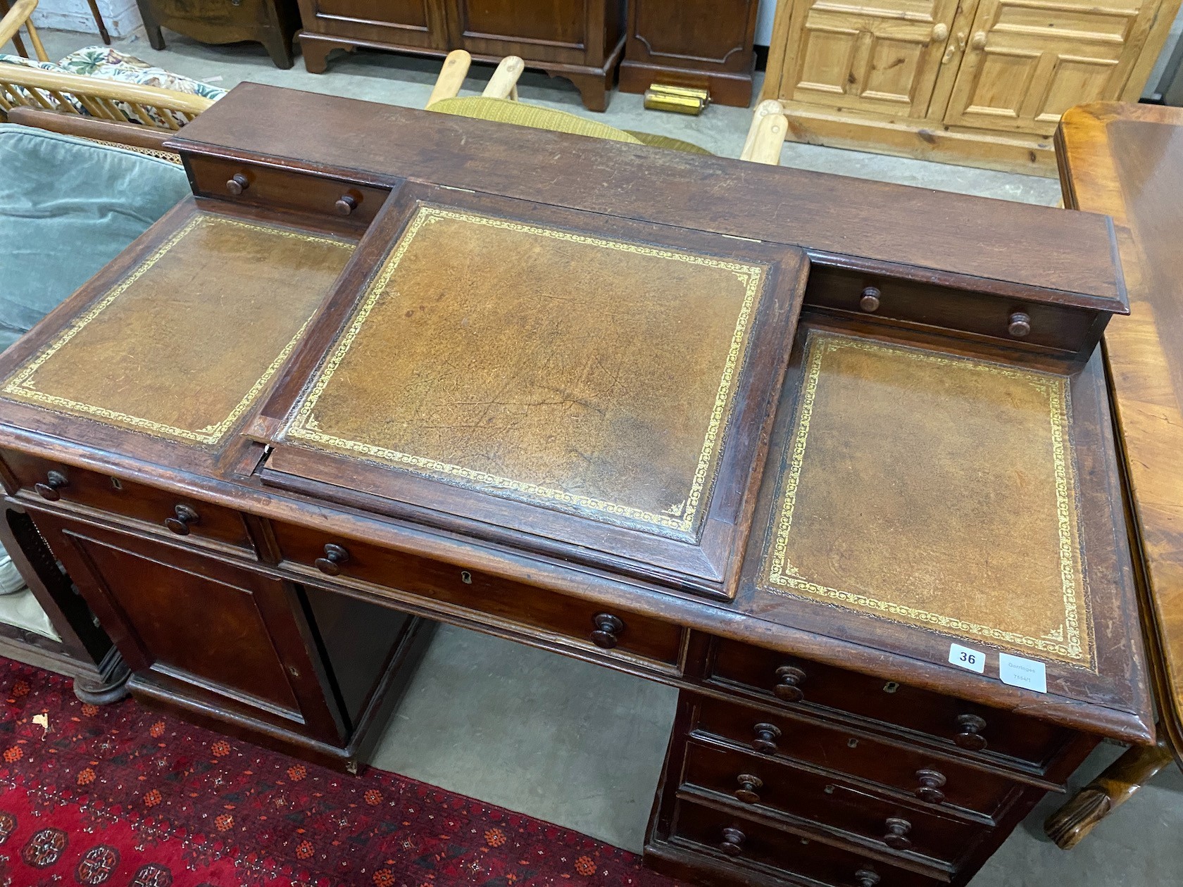 A Victorian mahogany pedestal desk, length 138cm, depth 76cm, height 89cm